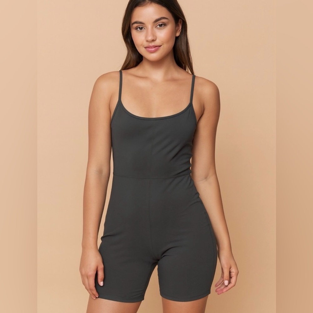 Francesca's Collections Green Sleeveless Romper